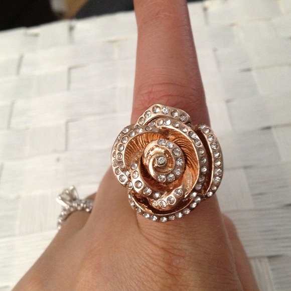 Rose color rose ring with cz's. new never worn.