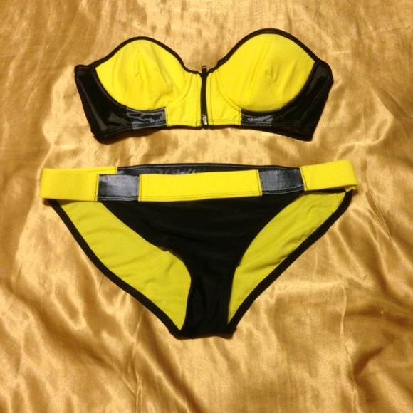 Very cool yellow black grey bikini with zip-front