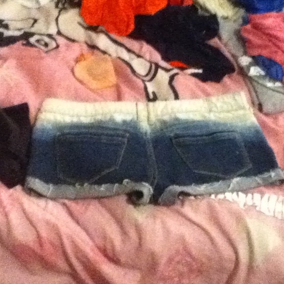 Shorts - Picture 2 of 3