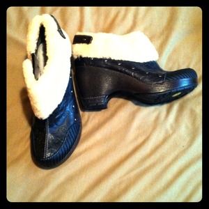 🔥REDUCED🔥 Jambu adventure design booties