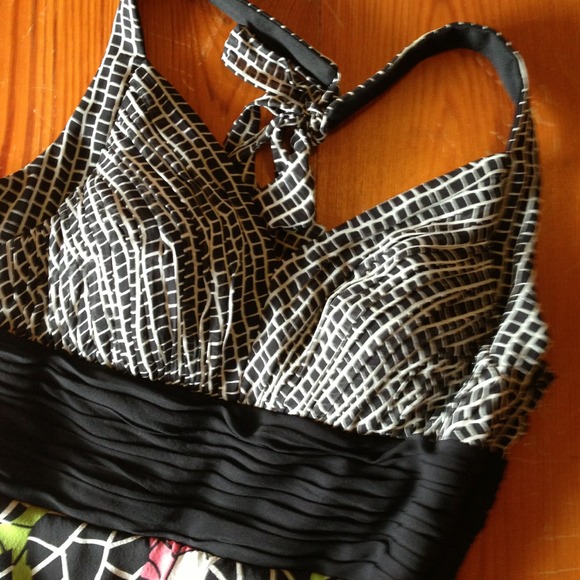 Flirty halter dress 💥reduced💥 - Picture 2 of 3