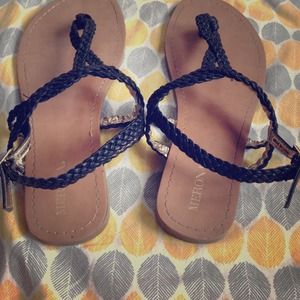 ❄️❄️Size 7 MERONA sandals.