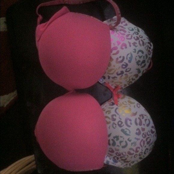 Bra bundle vs pink one
