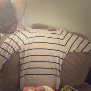 So brand quarter sleeved shirt. Comfy.