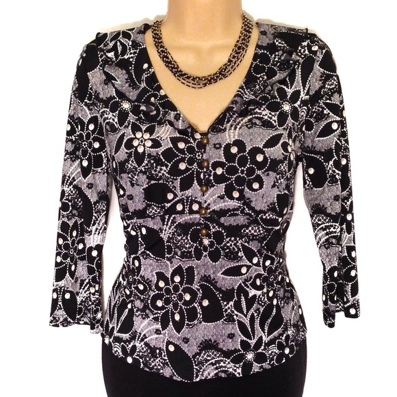 🚫Sold🚫#90  Nice Black & White Floral Design sz M
