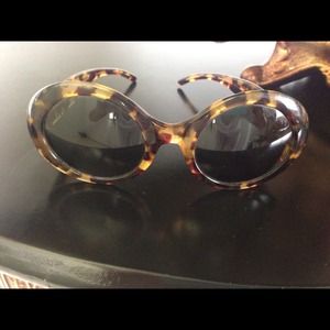 Authentic gucci sunglasses 😎