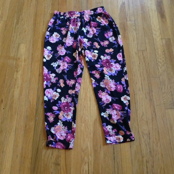 ❌❌SOLD ❌❌Floral pants