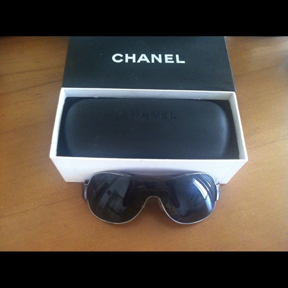 💗Authentic Chanel sunglasses💗