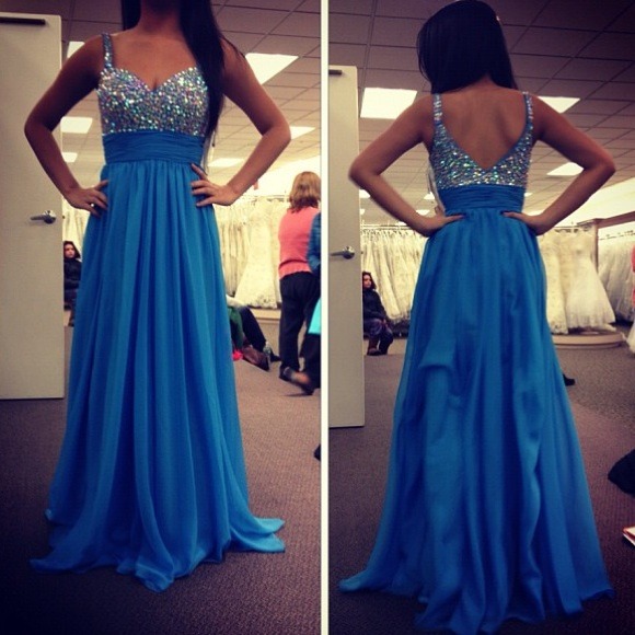 Beautiful sky blue la femme prom dress!