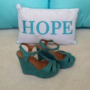 HOLD! Gorgeous teal/seafoam green Heels!
