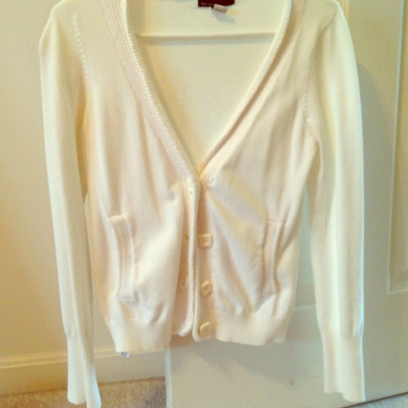 Cute 4 button up white sweater