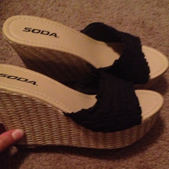 Soda black wedges