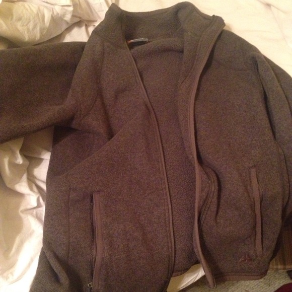 🎉SOLD🎉Nike zip up fleece