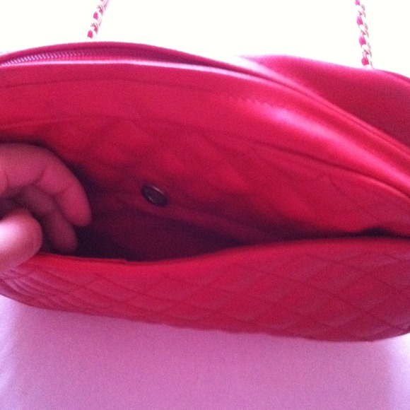Cherry red crossbody bag - Picture 2 of 4