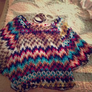 Fun colored top w/ bracelets bundle!
