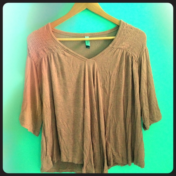 Blush colored flowy top.