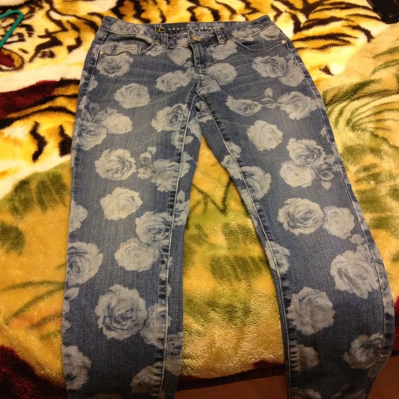 Super cute LC jeans❤