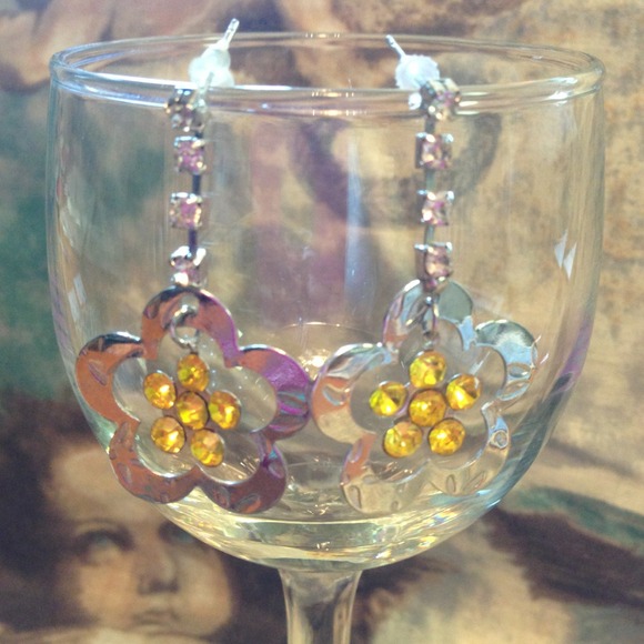 Flower shaped rhinestone & yellow stone earrings.
