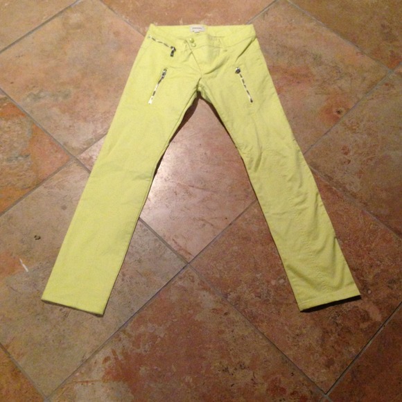 Hot yellow diesel skinnies - Picture 2 of 4