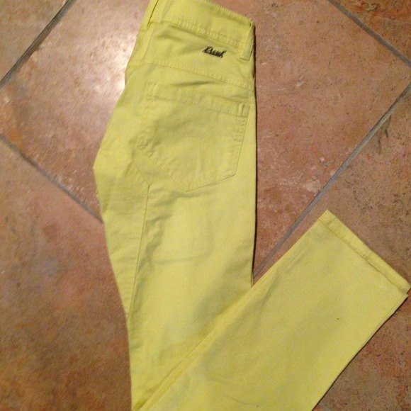 Hot yellow diesel skinnies - Picture 3 of 4