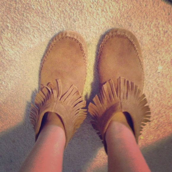 American Eagle Moccasins blue beads on back size 9