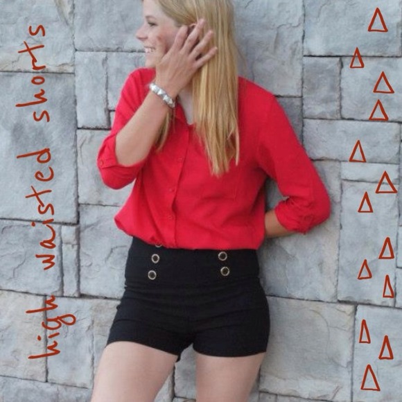 Black high-waisted shorts ♡♡♡