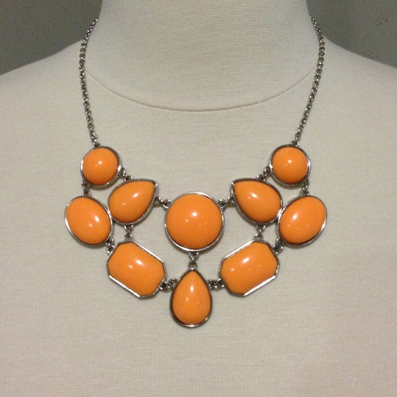 Jewelry - Bright peach statement necklace