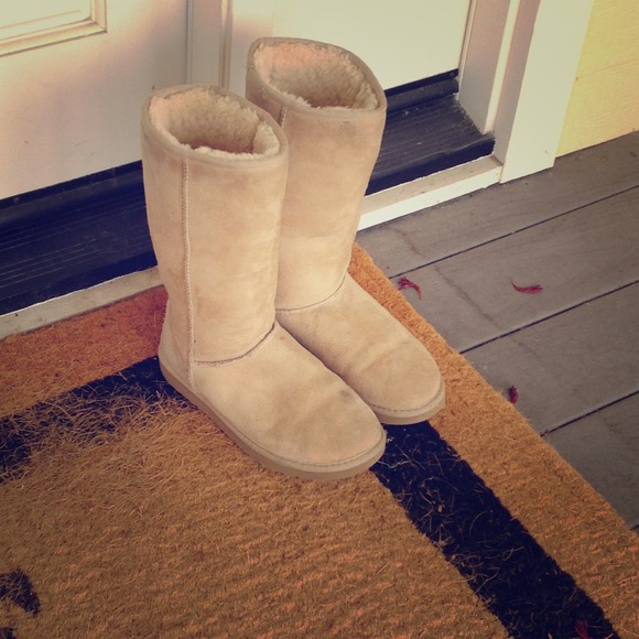 Women's Classic Tall Ugg Boot in Sand