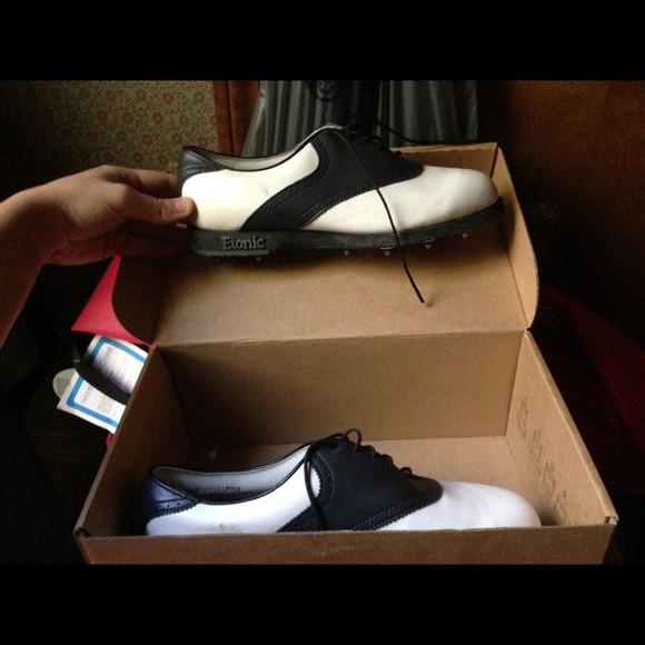 Golf shoes