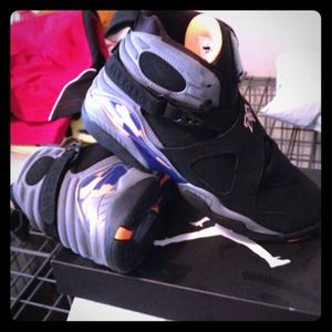 Jordan's Phoenix suns 8s size 5