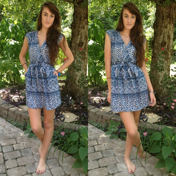 Forever 21 Dresses & Skirts - 🎉HOSTPICK🎉Forever 21 Blue & White Tribal Dress