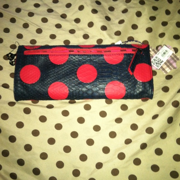 Clutch - Picture 2 of 2