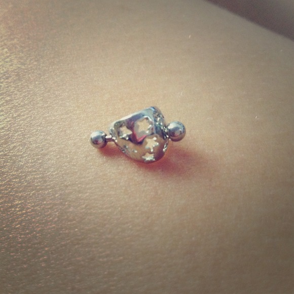 Cartilage piercing ear cuff