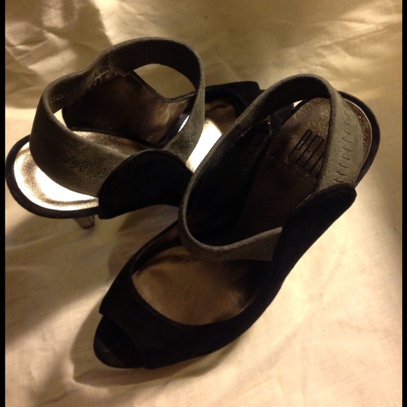 Grey and black Pelle shoes - Picture 3 of 3