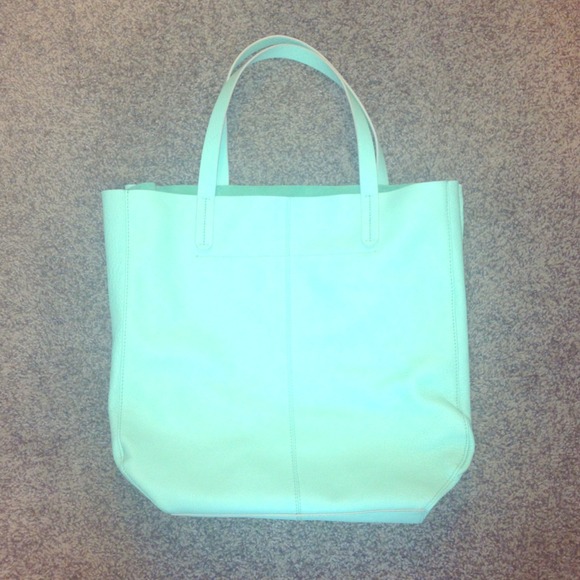 GAP Handbags - Gap leather tote