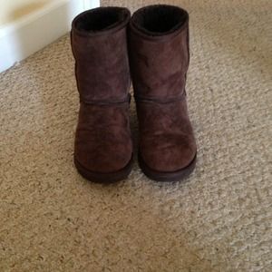 **Sold**UGG short calf boots size 7
