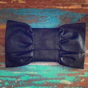 Black clutch