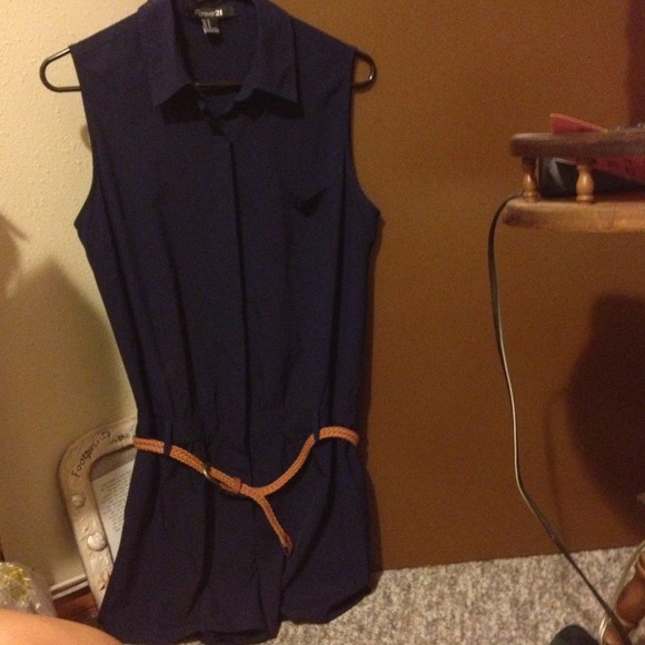 Dark blue medium, forever 23 jumper! Only worn 1!!