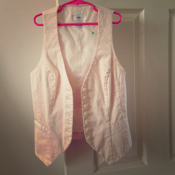 Adorable baby pink vest from H&M!