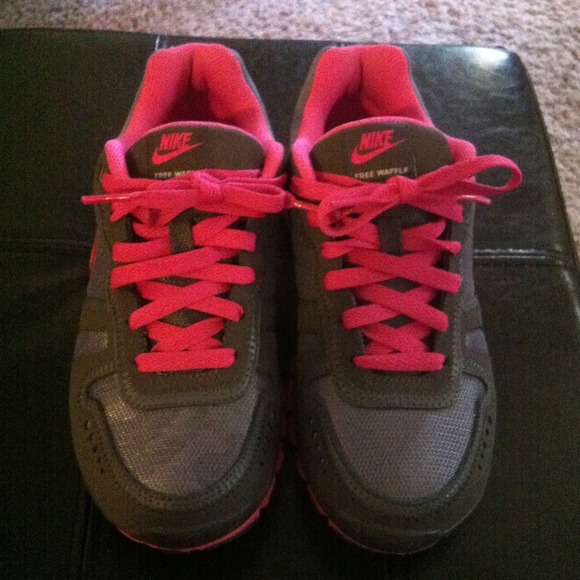 Size 8 5.0 nike running shoes. Pink and grey.