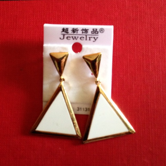 Trendy triangle shape white and gold tone earring - Picture 2 of 2