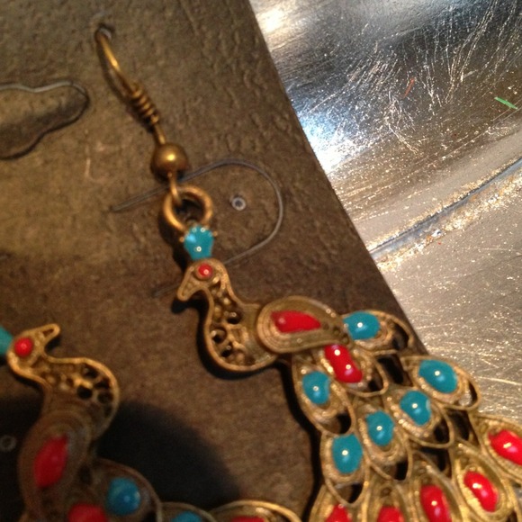 🚨🚨SALE NWT Bronze Peacock Red & Blue Stones. - Picture 4 of 4