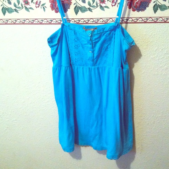 a simple baby blue tank top! 💙