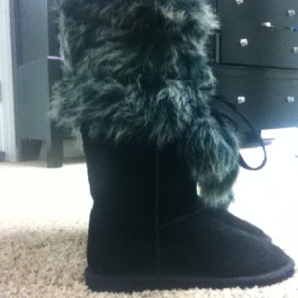 Mid Calf Furry Black Boots