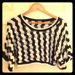 Cropped knitted Pancho