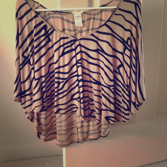 Loose printed beige and black top!