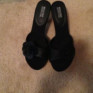 Mossimo black heels w/ rose