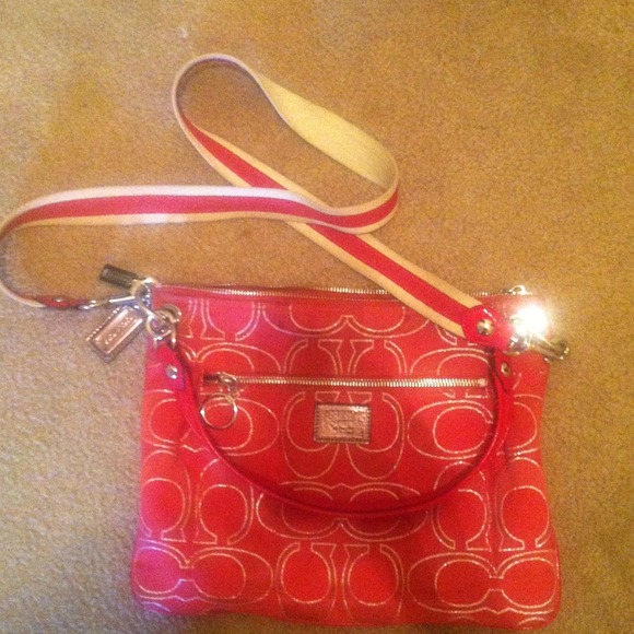 HOLD COACH POPPY red cross body bag