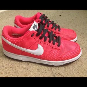 NIKE pink/orangish sneakers. only worn twice