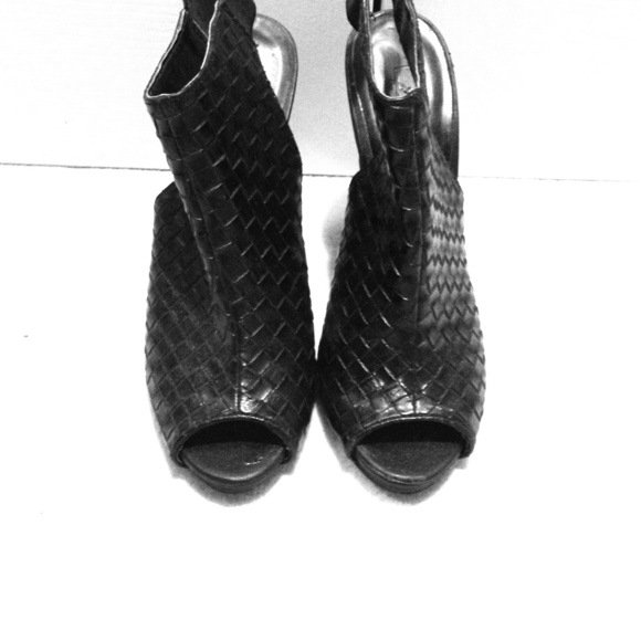 Black weave peep toe pump - Picture 1 of 4